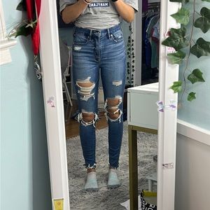 Super high-rise stretchy ripped jegging